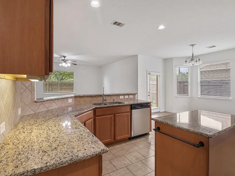 3611 Rocky Ledge Ln — Photo 7