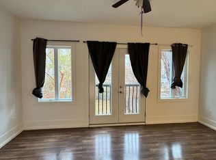 1077 Bathurst St #1, Toronto, ON M5R 3G8