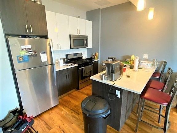3rd image of 318 Hawthorne St APT 3B