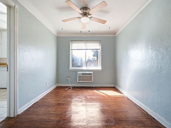 3rd image of 2715 Noble Rd #304