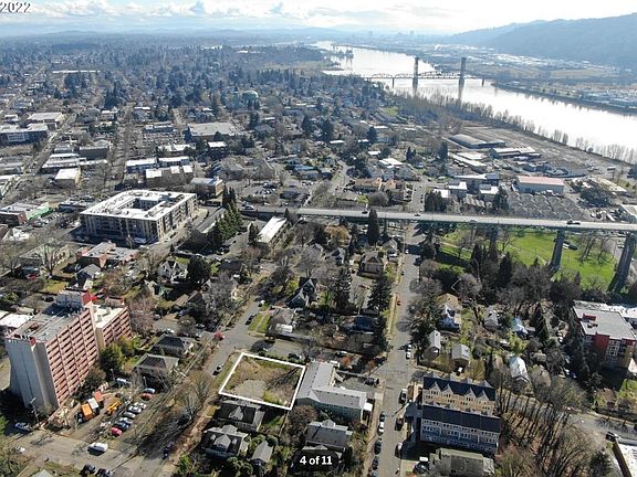 4th image of 8814 N Willamette Blvd