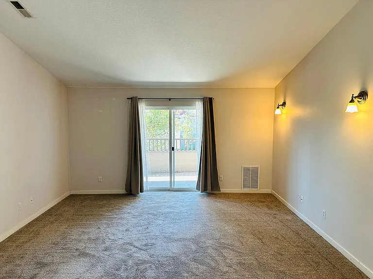 14019 NE 20th Ave #C26 — Photo 3