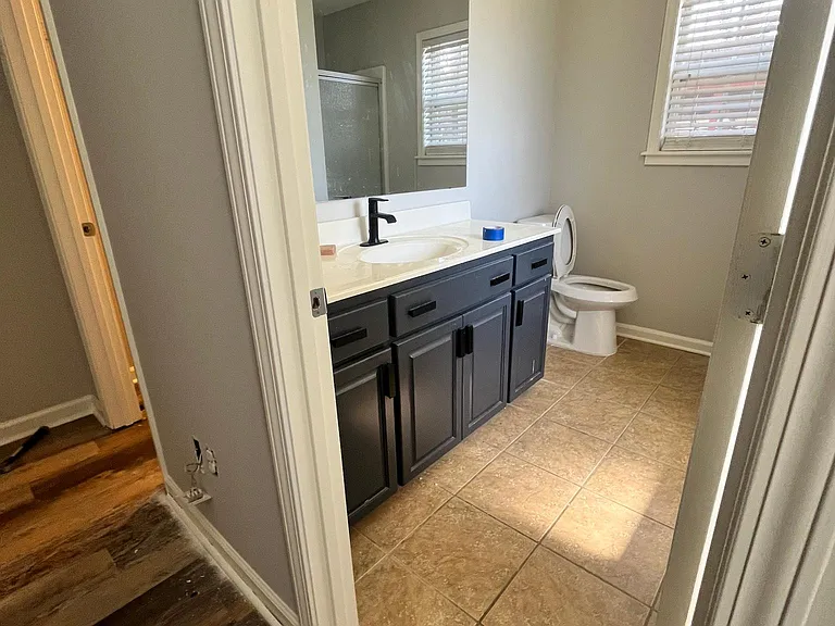 master bath with vanity