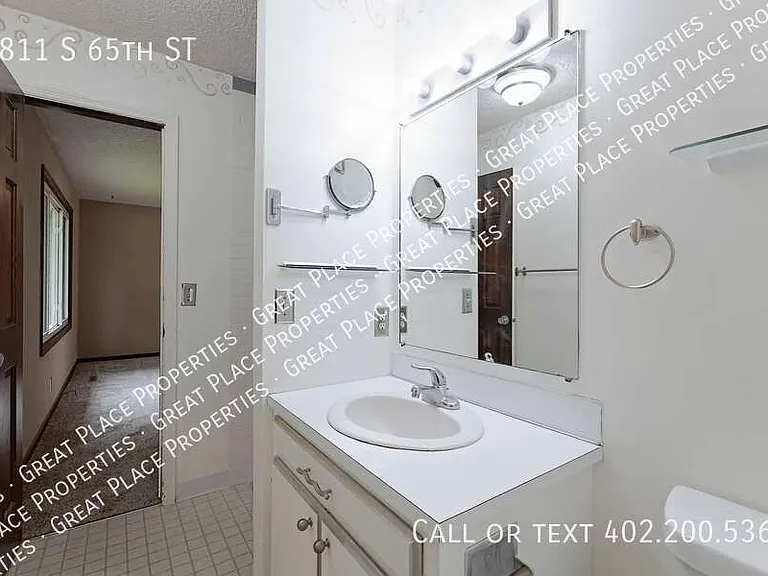 4811 S 65th St — Photo 36