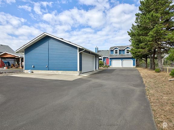 2nd image of 559 Duck Lake Drive SE