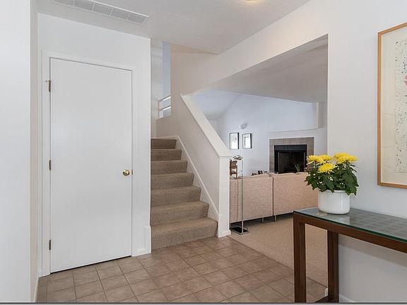 4th image of 25832 Fairmount Blvd