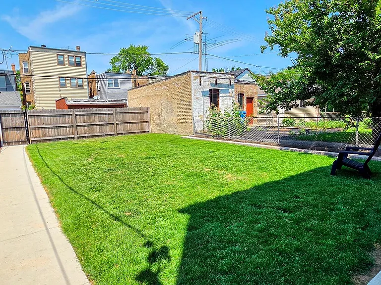 2230 W Wilson Ave — Photo 27