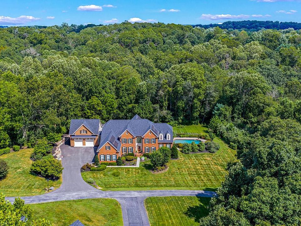 1st image of 1703 Lake Forest Dr