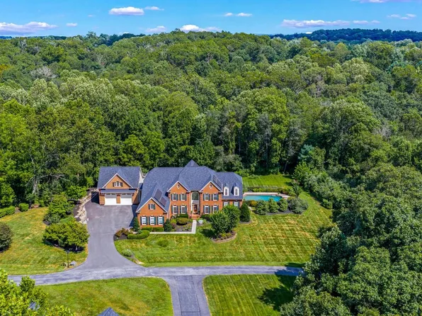 1703 Lake Forest Dr, Finksburg, MD 21048