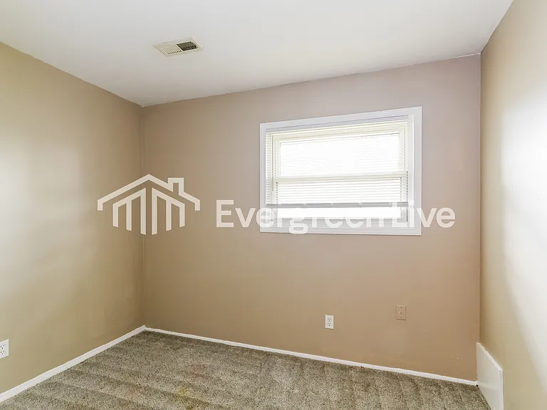 5304 Mapleridge Dr — Photo 13
