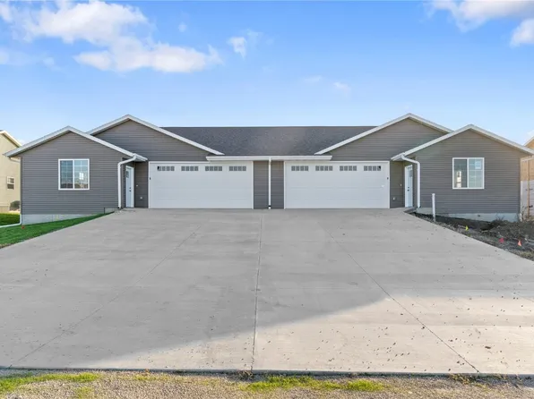 205 William Way, Newhall, IA 52315