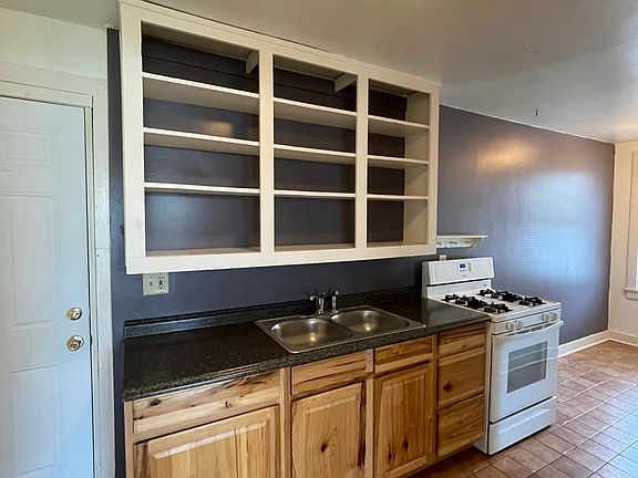 3rd image of 620 Oak St APT 3