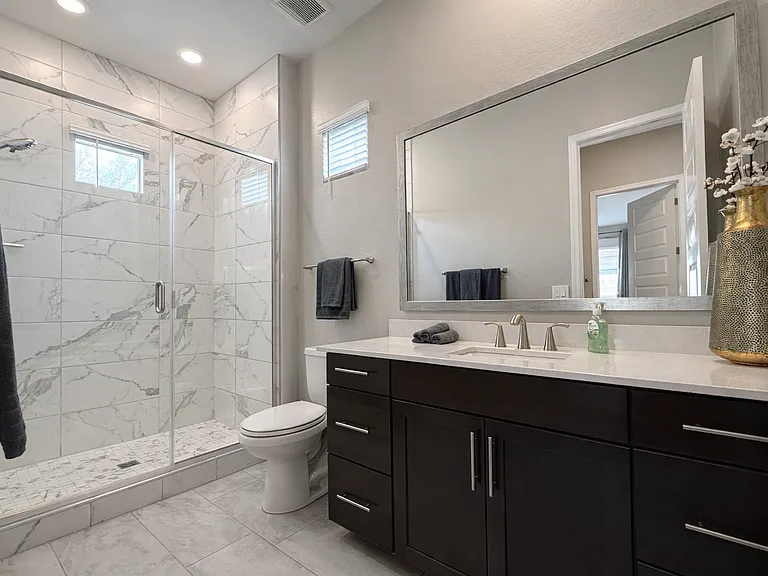 2506 E Pleasant Ln — Photo 6