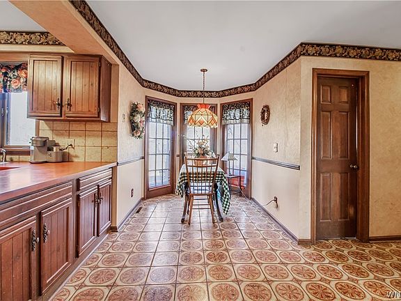 4th image of 6111 Clarence Ln N
