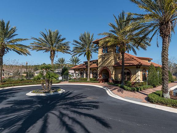 5th image of 560 Saddlestone Dr