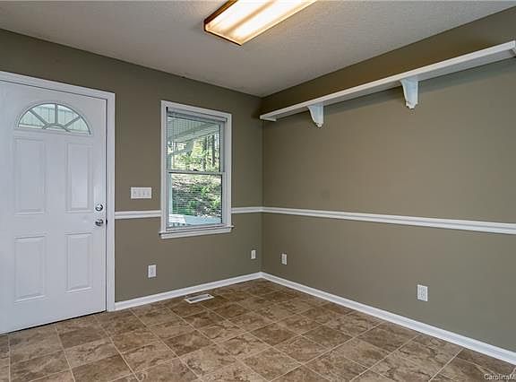 5th image of 936 Park Cir