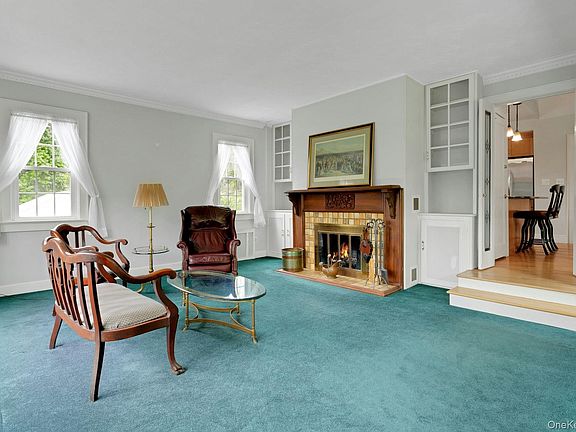 4th image of 31 Spring Street S
