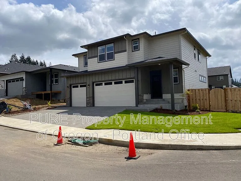 1730 NE Gilbert Ln — Photo 3
