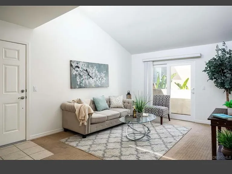 5252 Balboa Arms Dr #277 — Photo 2