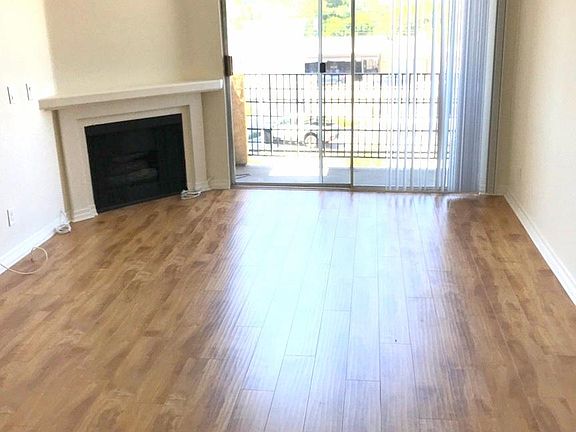 4th image of 22859 Del Valle St #2107