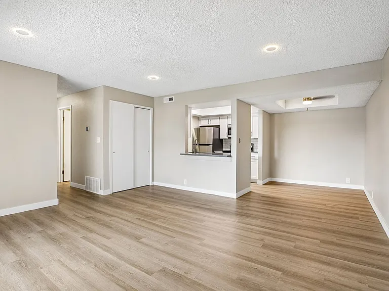 Brighton Place Apartments — Photo 72