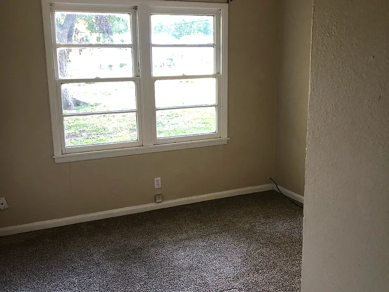 1525 Debra St — Photo 9