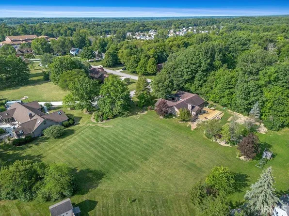 12106 Amber Ridge Dr, Fort Wayne, IN 46814