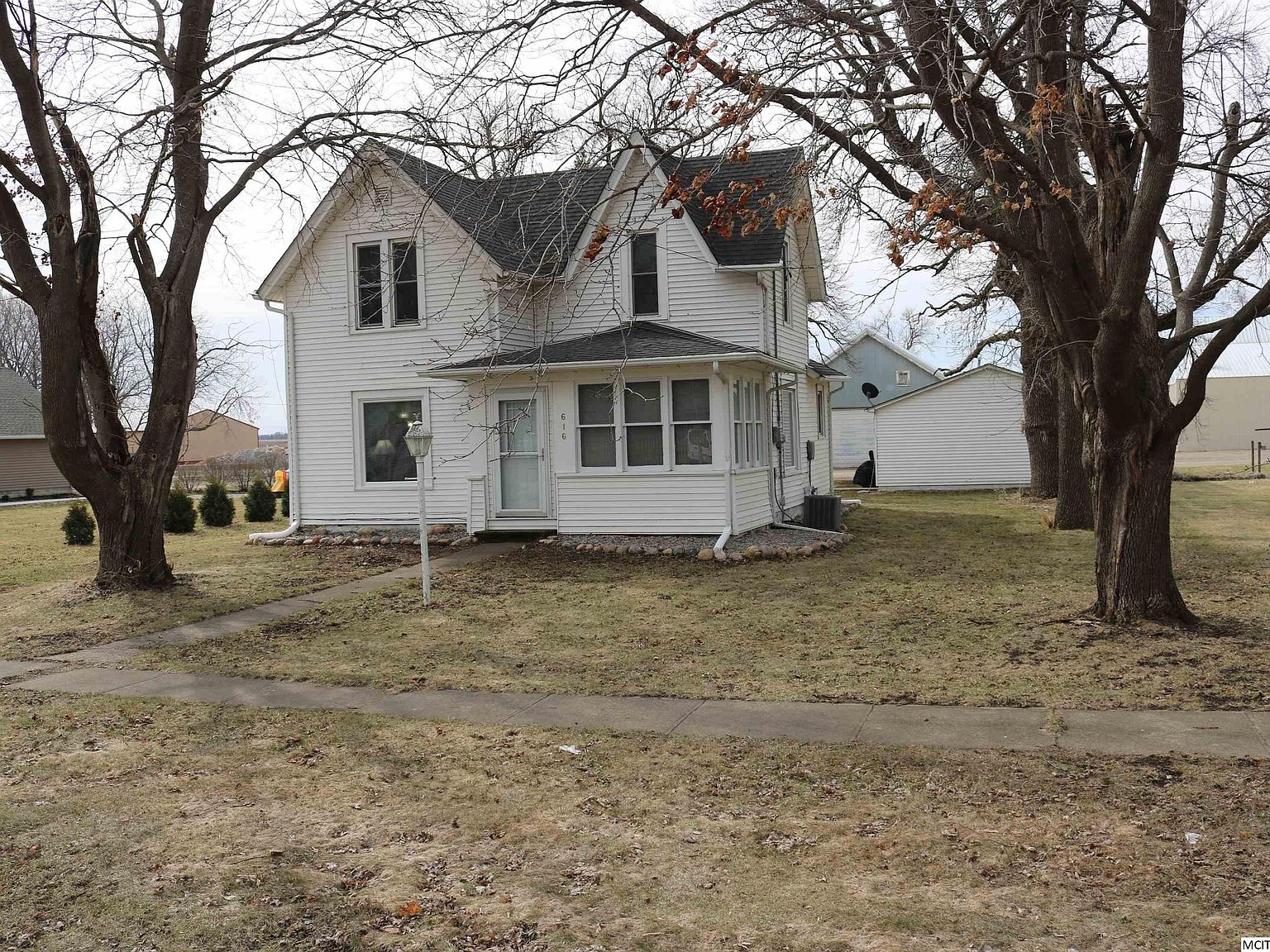 616 Main St E, Rockwell, IA 50469 Zillow
