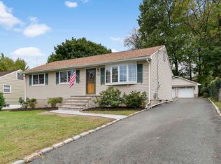 43 Grand Ave, Cedar Knolls, NJ 07927