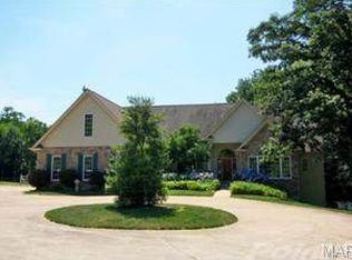 858 Dennis Dr, Fenton, MO