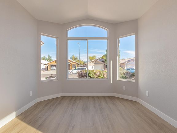 4th image of 8635 W Paradise Ln