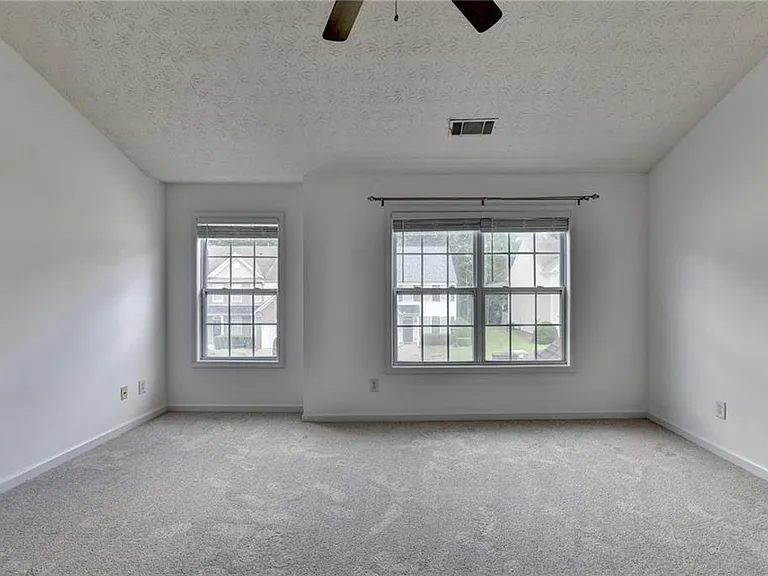 3067 Kentmere Dr — Photo 22