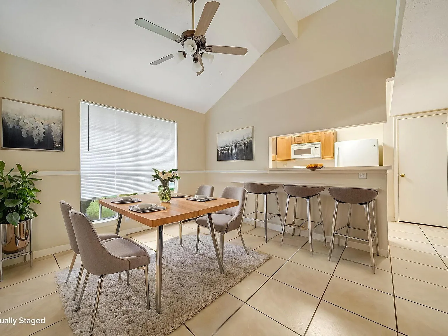 3 bed, 2.5 bath, 1678 sqft, $2,075 — Photo 2