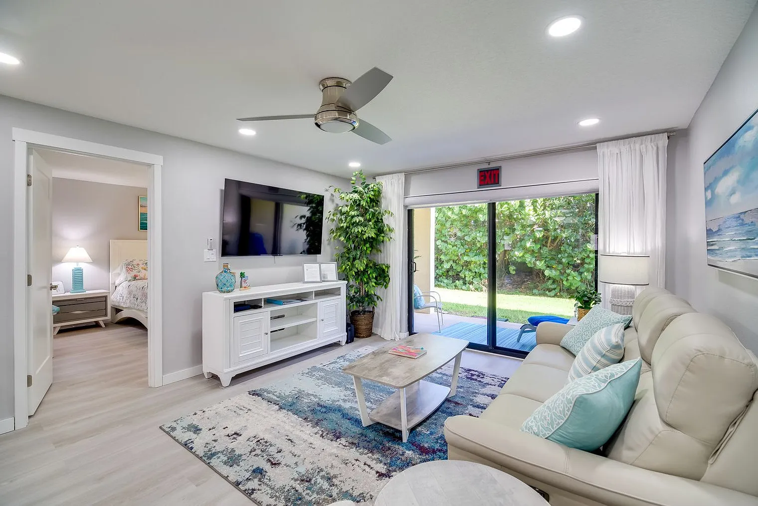2 bed, 2.0 bath, 1237 sqft, $4,257 — Photo 2