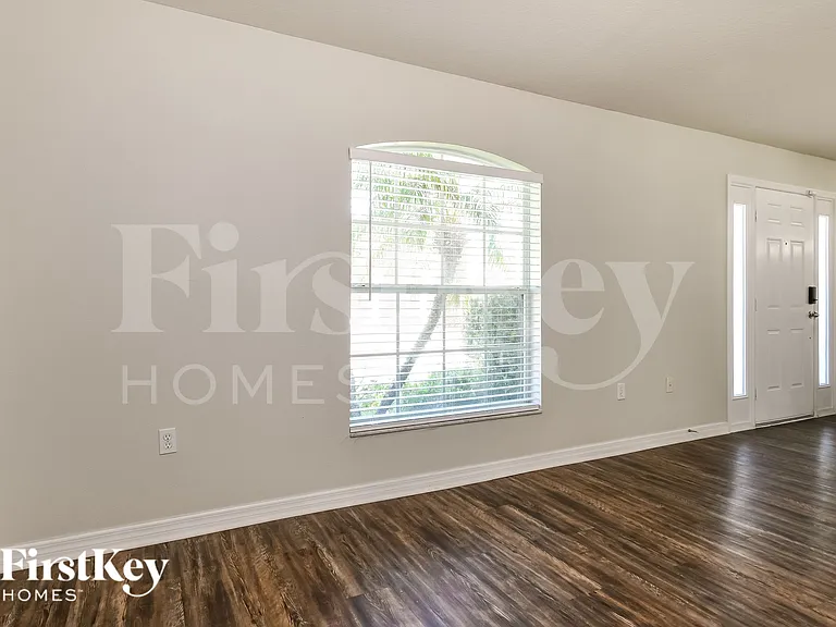 557 Reddicks Cir — Photo 5