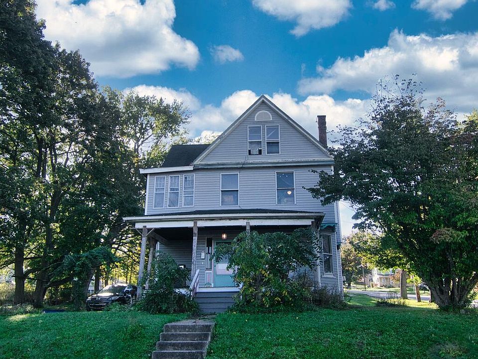 1st image of 211 W 6th St