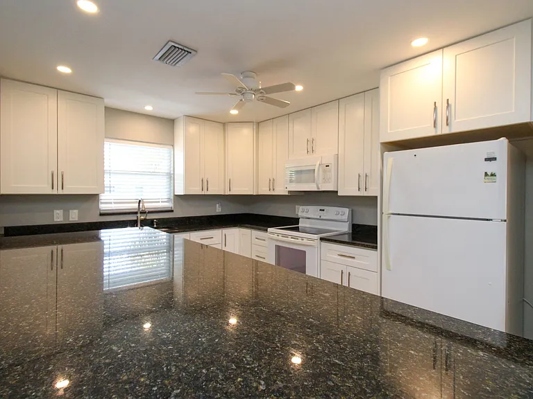 600 Valley Stream Dr #F9 — Photo 19