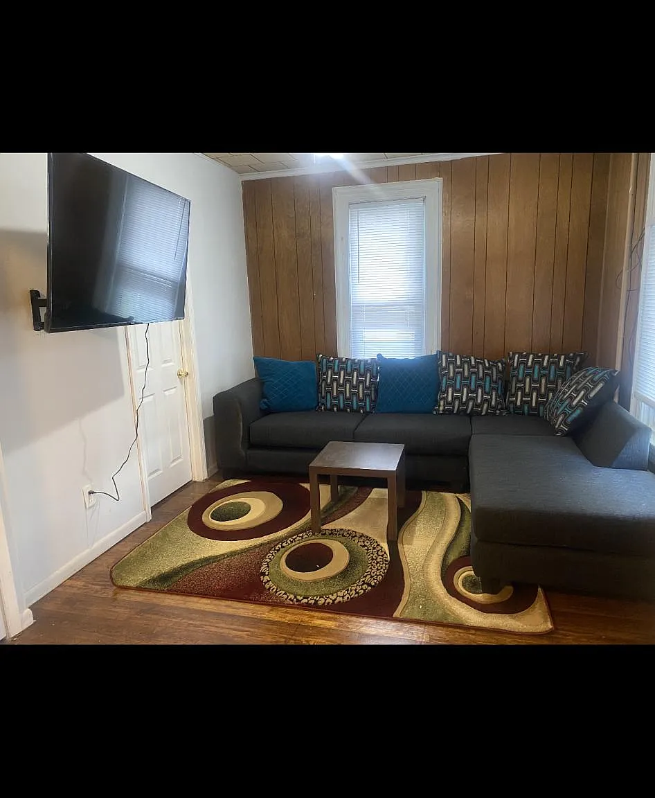5 bed, 2.5 bath, 1488 sqft, $3,250 — Photo 4
