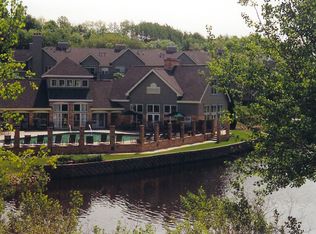6147 Chasewood Pkwy APT 102, Minnetonka, MN 55343