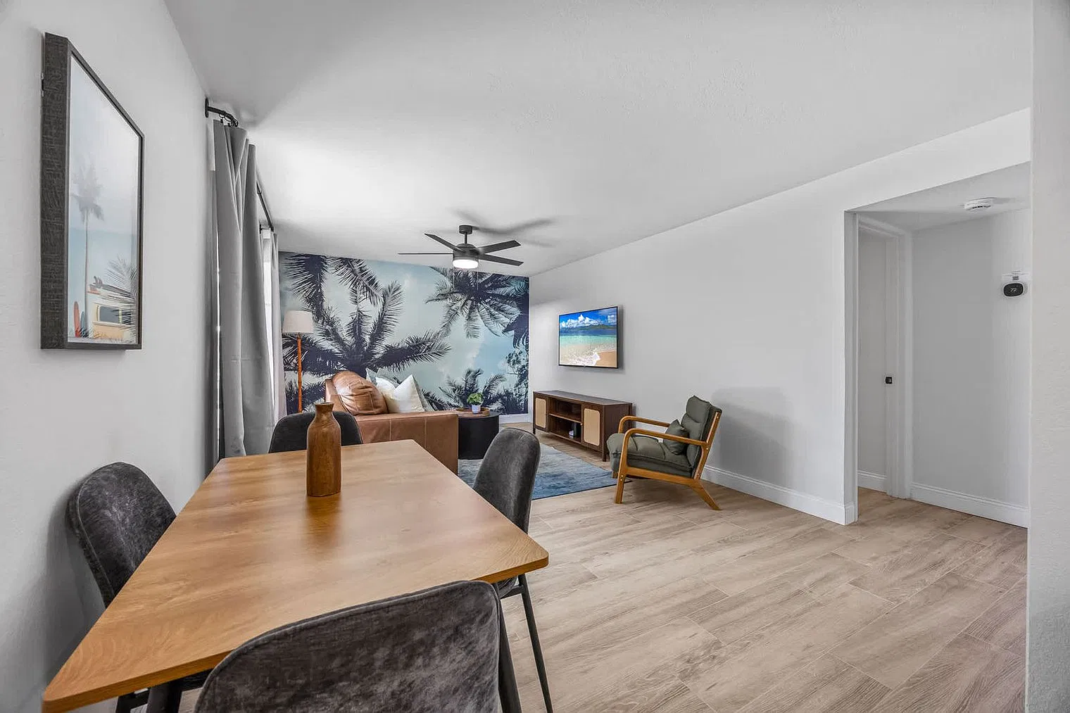 2 bed, 1.0 bath, 678 sqft, $3,676 — Photo 3
