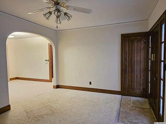 5th image of 808 9th St NE