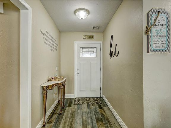 3rd image of 815 Madeline Dr