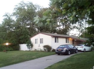 30 Dahlia Dr S, East Patchogue, NY 11772