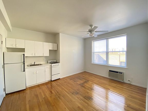 3rd image of 5957-61 N Kenmore Ave #409