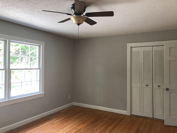 4th image of 2921 Wellington Dr
