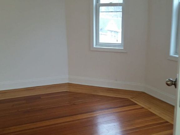 3rd image of 522 Saratoga St APT 3