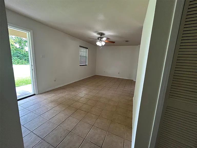 1005 E Main St — Photo 12