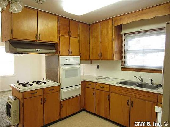 2nd image of 601 Franklin Park Dr