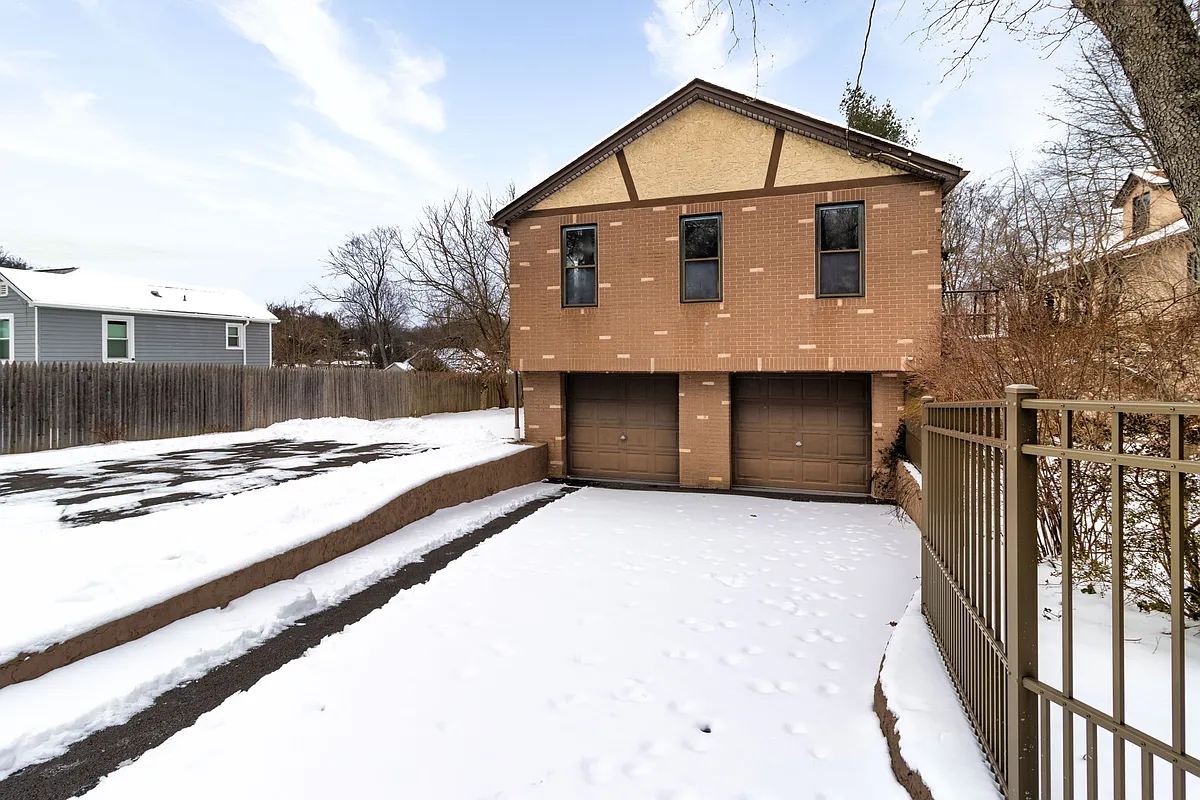 Building Photo - 6 Cedar Rd #B