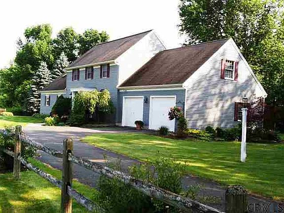 3rd image of 39 Martin Dr